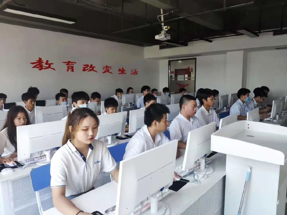 北大青鳥(niǎo)福州校區(qū)的管理如何？